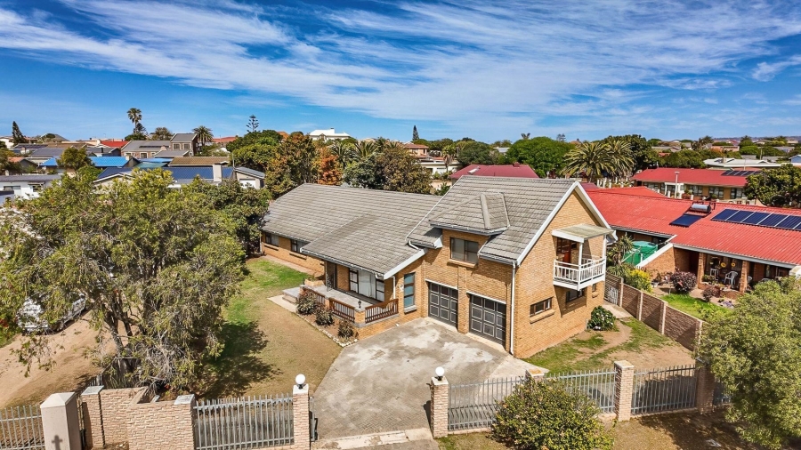 4 Bedroom Property for Sale in Hartenbos Central Western Cape